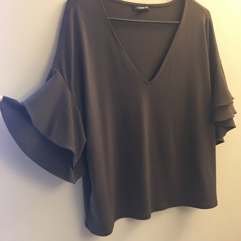 Express Textured Ruffle Sleeve V-Neck Top - Picture 3 of 4